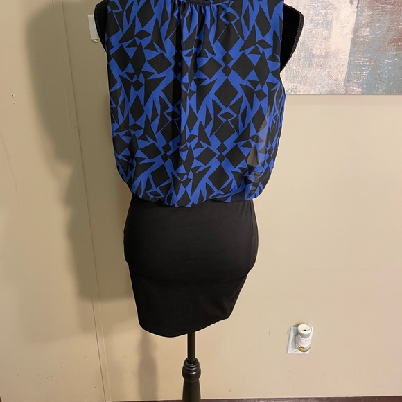 Dress - Picture 3 of 3